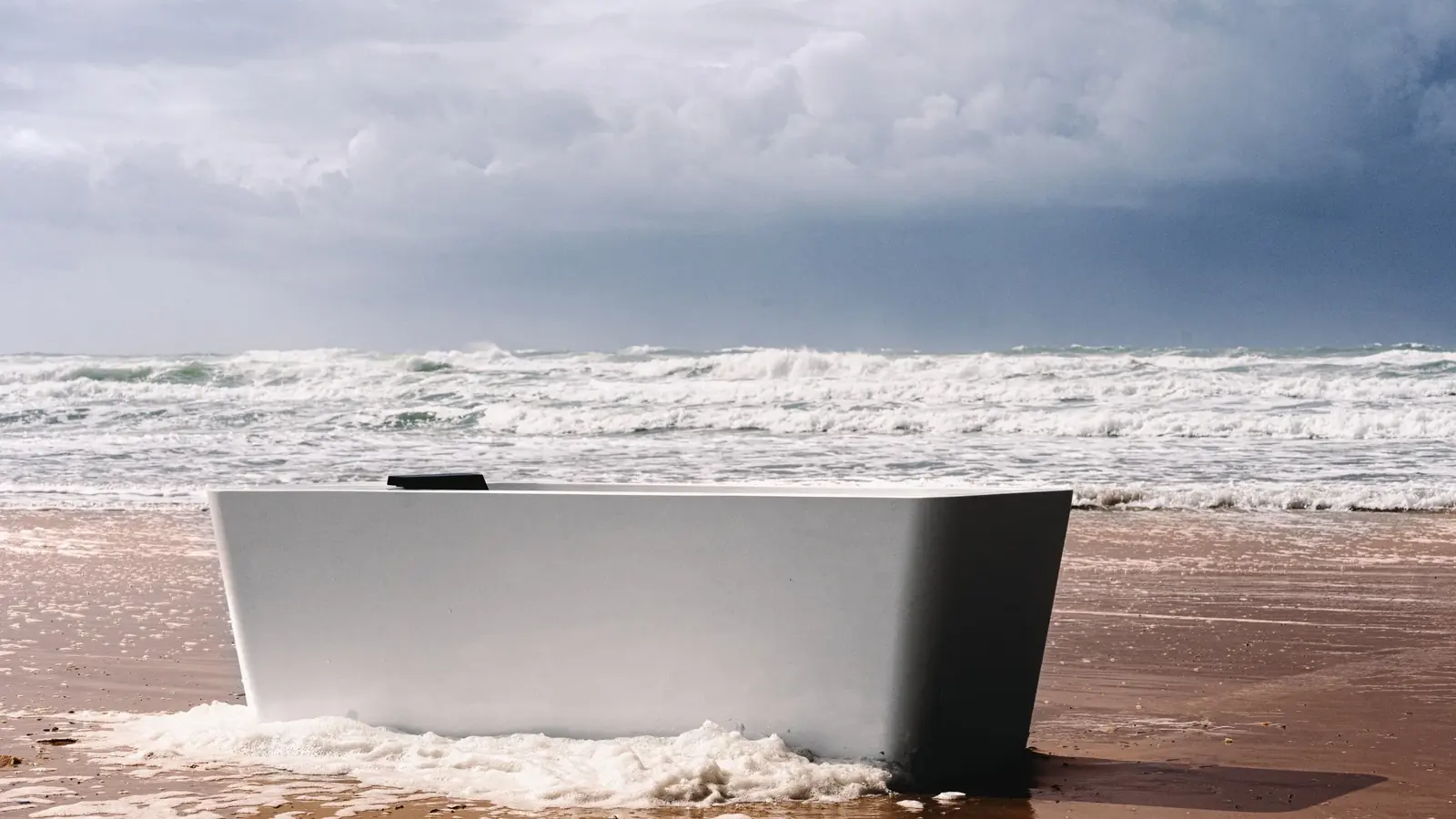 Rocean bath on a sunny beach