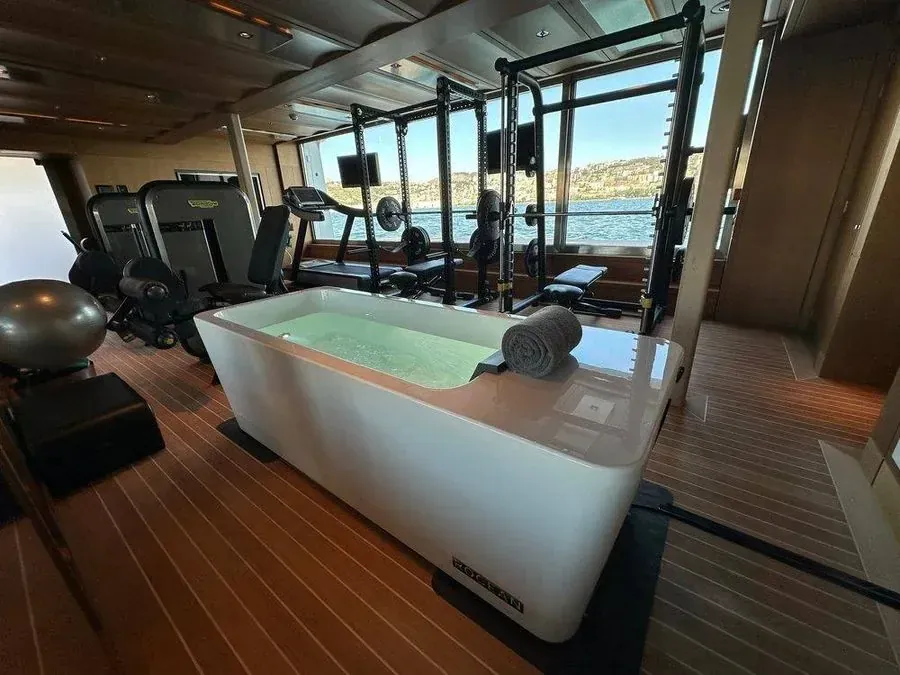 Superyacht — Rocean Bath